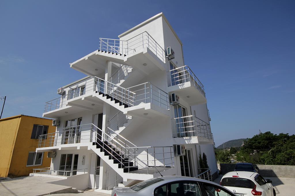 Apartments Victoria Сутоморе Экстерьер фото