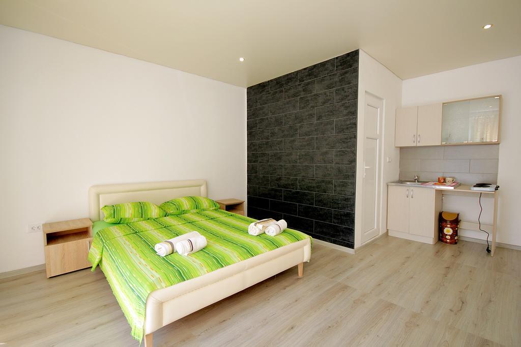 Apartments Victoria Сутоморе Экстерьер фото