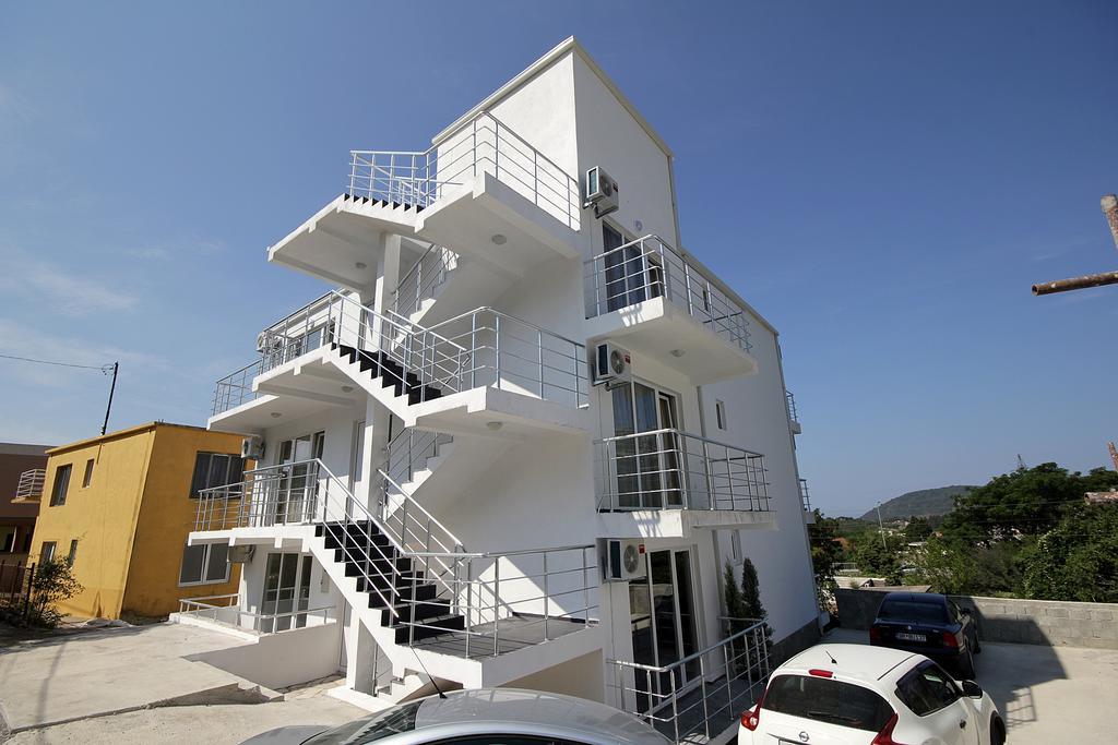 Apartments Victoria Сутоморе Экстерьер фото