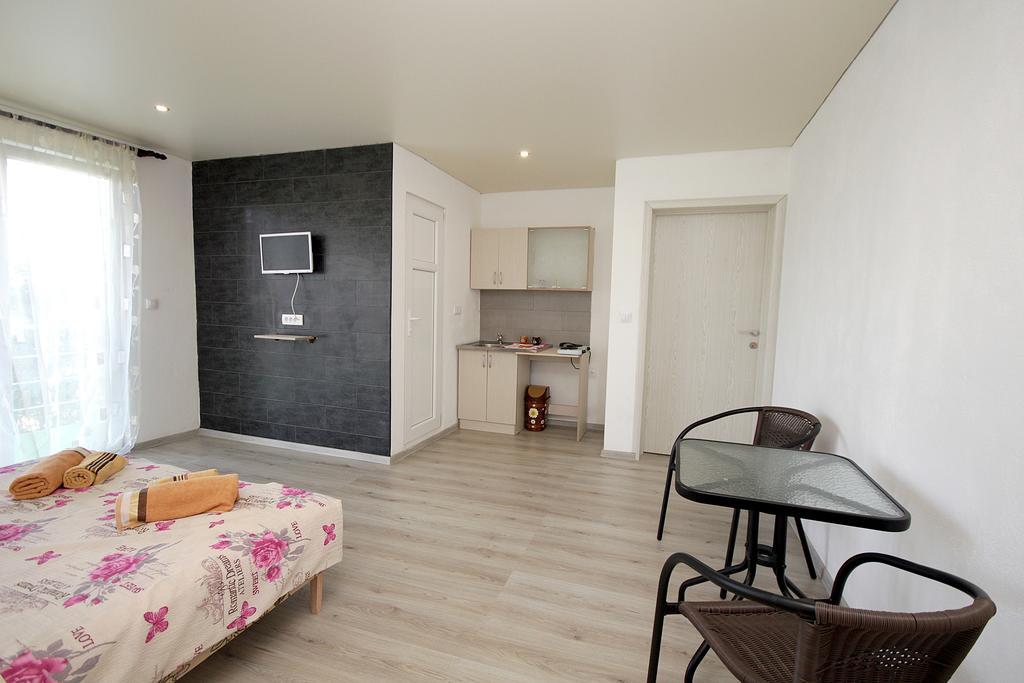 Apartments Victoria Сутоморе Экстерьер фото