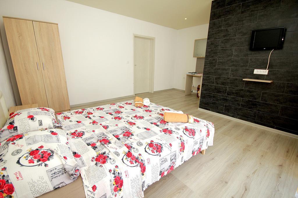Apartments Victoria Сутоморе Экстерьер фото